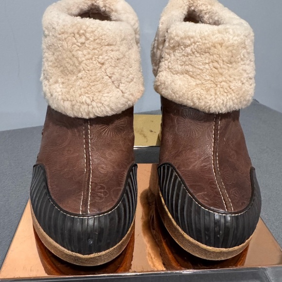 Jambu Tan Shearling Lined Mules - Picture 2 of 11
